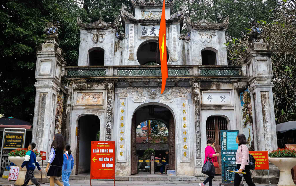 Tam quan của Đền Quán Thánh